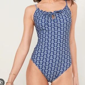 OLD NAVY- Gathered Keyhole One-Piece Swimsuit